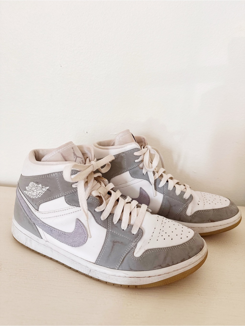 Nike Jordan Air 1 Mid-Top Sneakers in White and Light Gray 9.5 Mens